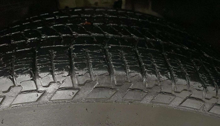 2015 Mahindra XUV500 W6, Diesel, Manual, 41,201 km, Left Front Tyre Tread