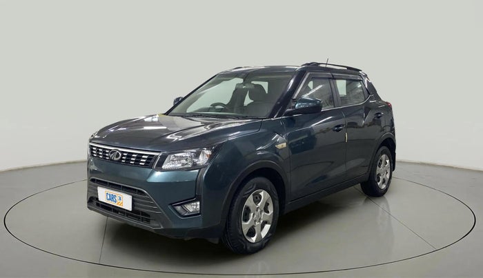 2021 Mahindra XUV300 W6 1.2 PETROL, Petrol, Manual, 28,334 km, Left Front Diagonal