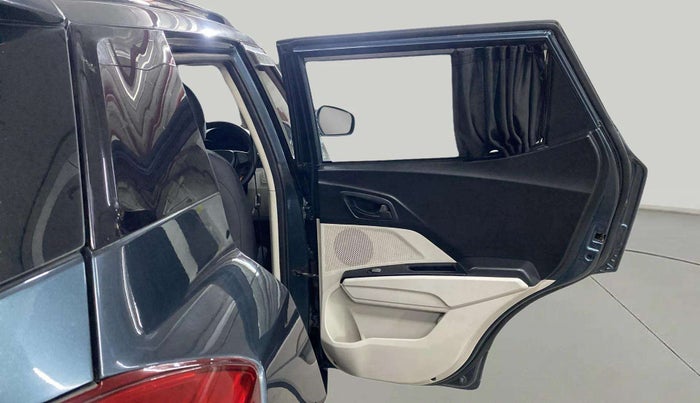 2021 Mahindra XUV300 W6 1.2 PETROL, Petrol, Manual, 28,334 km, RHS Rear Door