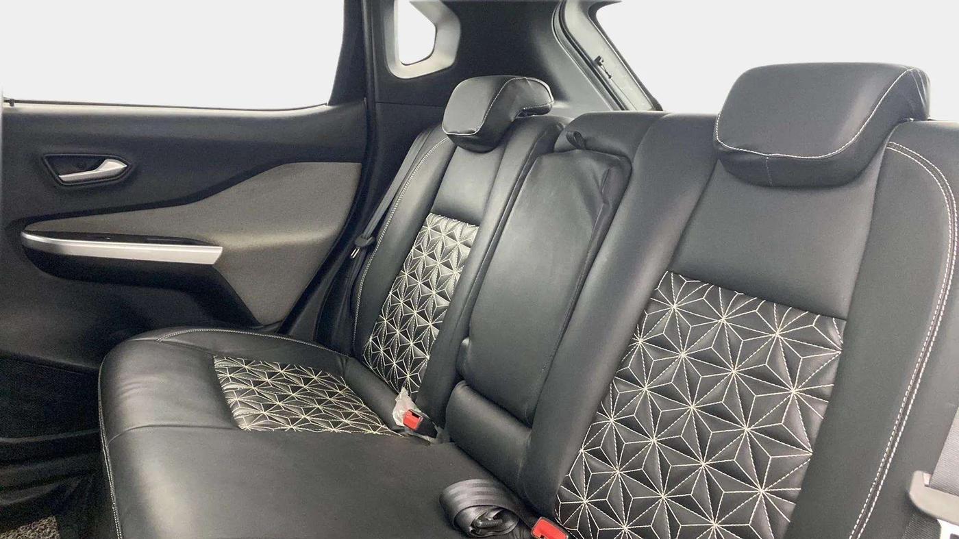 2021 Nissan MAGNITE XV MT, Petrol, Manual, 25,119 km, Right Side Rear Door Cabin