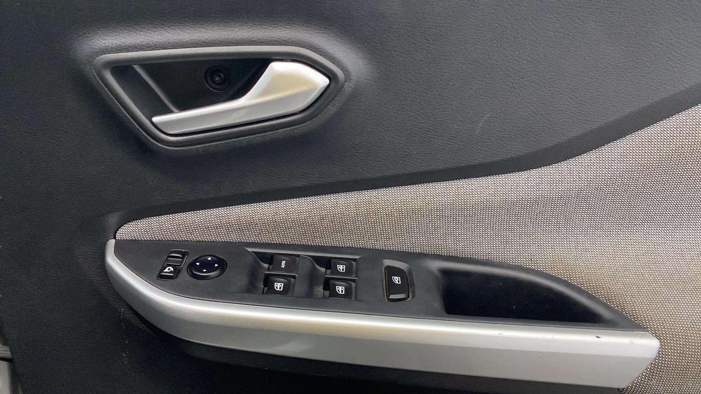 2021 Nissan MAGNITE XV MT, Petrol, Manual, 25,119 km, Driver Side Door Panels Control