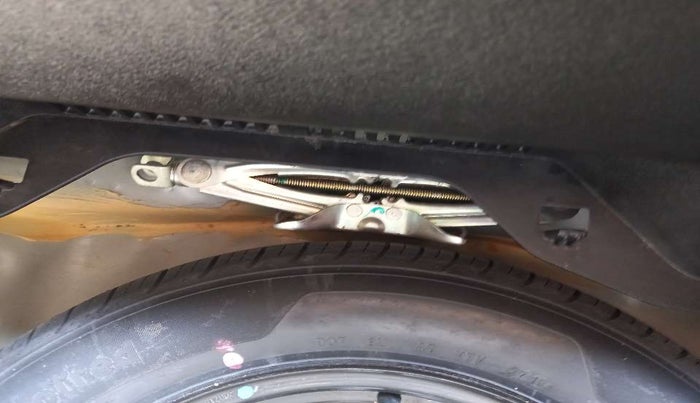 2019 Maruti Baleno ZETA PETROL 1.2, Petrol, Manual, 22,481 km, Dicky (Boot door) - Tool missing