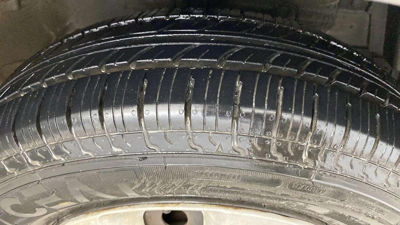 2014 Maruti Swift Dzire VXI, Petrol, Manual, 44,061 km, Left Rear Tyre Tread