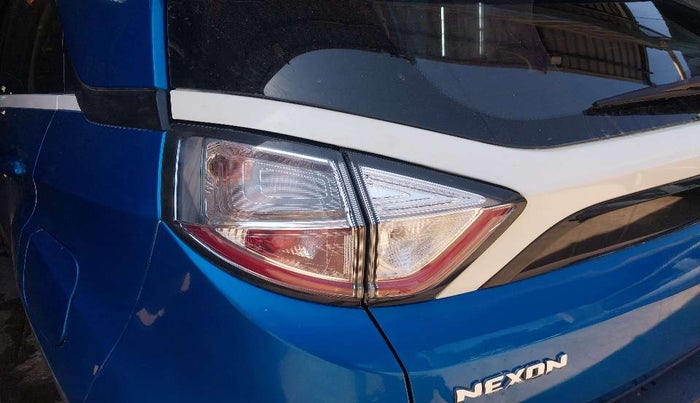 2018 Tata NEXON XZ PLUS PETROL, Petrol, Manual, 30,221 km, Left tail light - Minor damage