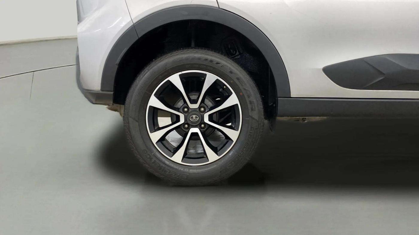 2020 Tata NEXON XZA PLUS PETROL, Petrol, Automatic, 27,459 km, Right Rear Wheel