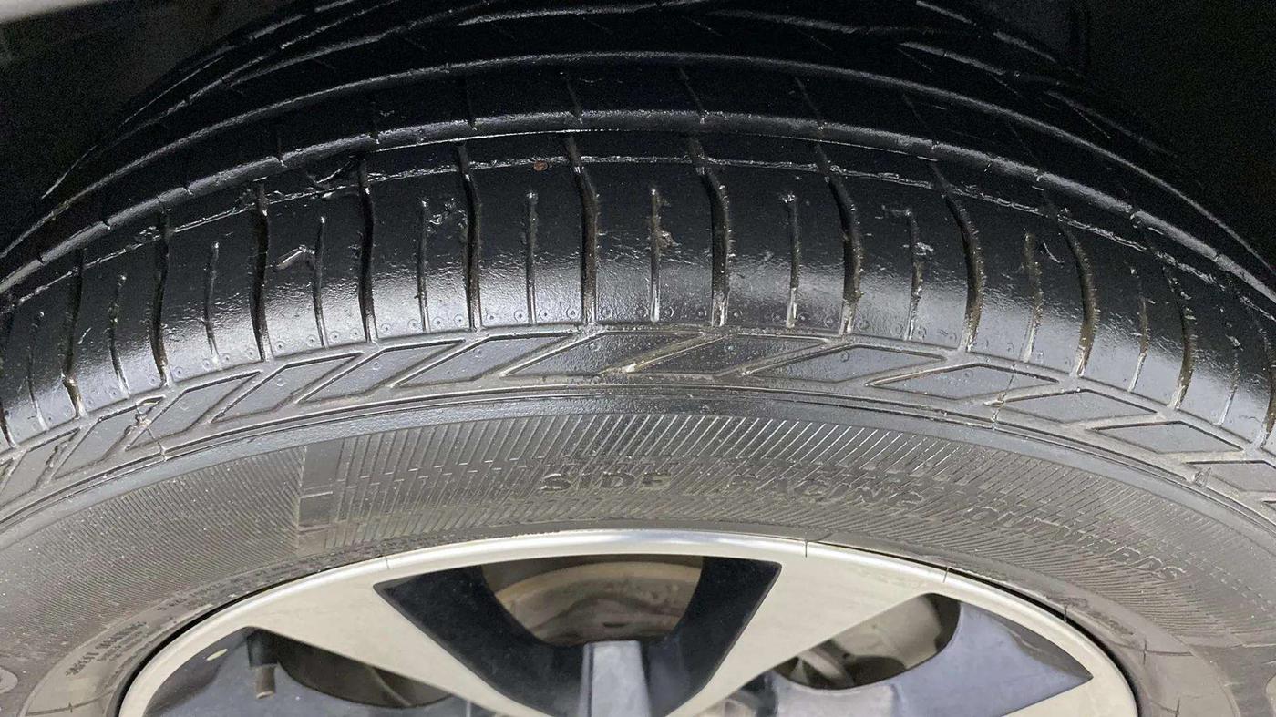 2020 Tata NEXON XZA PLUS PETROL, Petrol, Automatic, 27,459 km, Right Front Tyre Tread