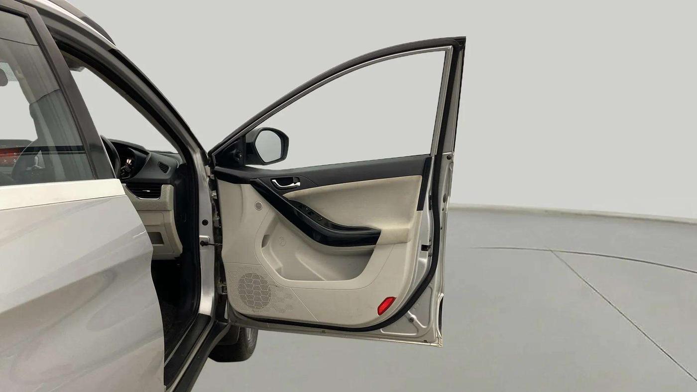 2020 Tata NEXON XZA PLUS PETROL, Petrol, Automatic, 27,459 km, RHS Front Door