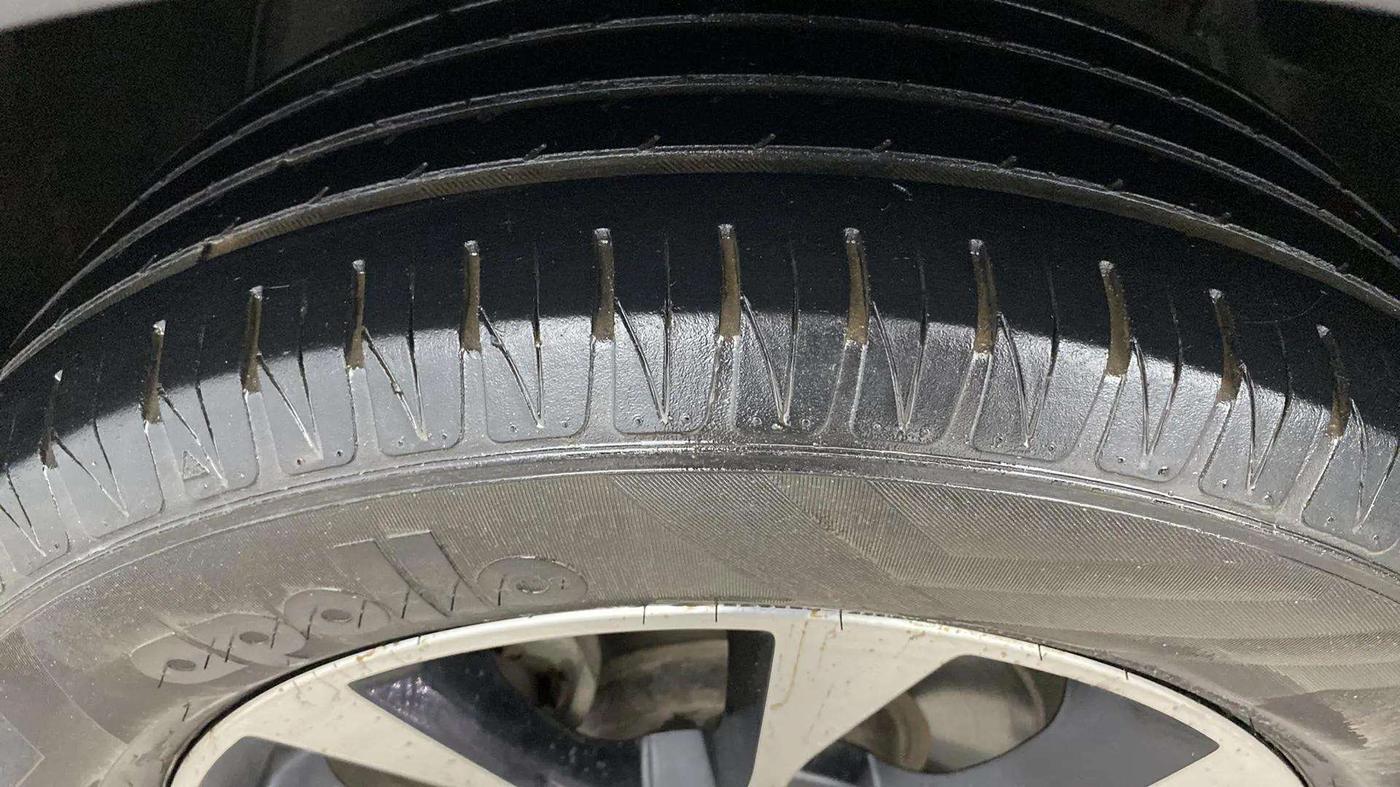 2020 Tata NEXON XZA PLUS PETROL, Petrol, Automatic, 27,459 km, Left Rear Tyre Tread