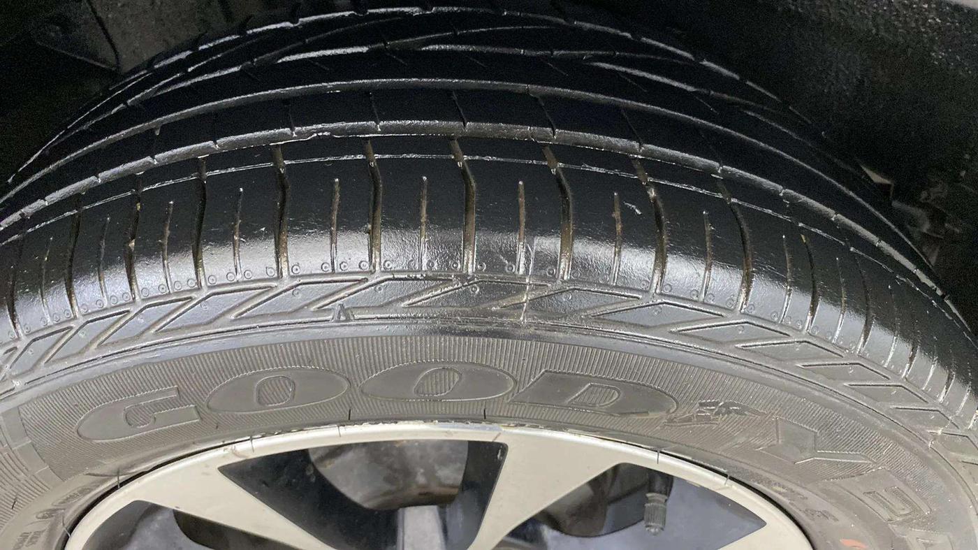 2020 Tata NEXON XZA PLUS PETROL, Petrol, Automatic, 27,459 km, Left Front Tyre Tread
