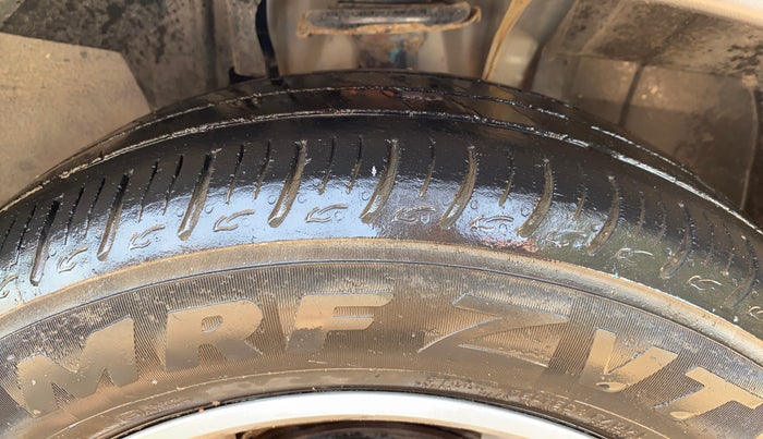 2021 Renault TRIBER RXZ, Petrol, Manual, 53,424 km, Right Front Tyre Tread