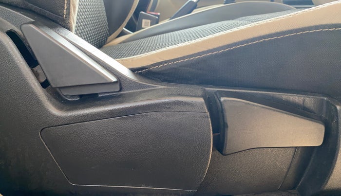 2021 Renault TRIBER RXZ, Petrol, Manual, 53,424 km, Driver Side Adjustment Panel