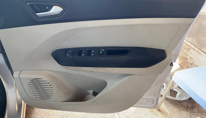 2021 Renault TRIBER RXZ, Petrol, Manual, 53,424 km, Driver Side Door Panels Control