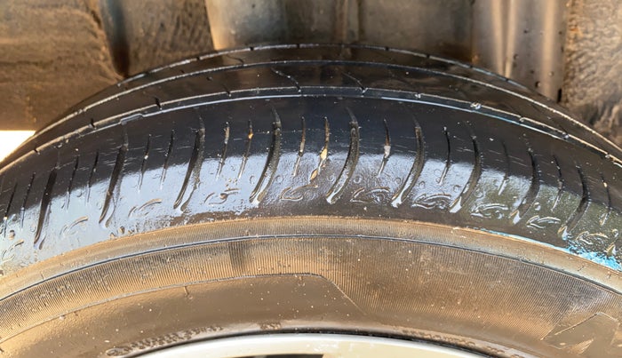 2021 Renault TRIBER RXZ, Petrol, Manual, 53,424 km, Right Rear Tyre Tread