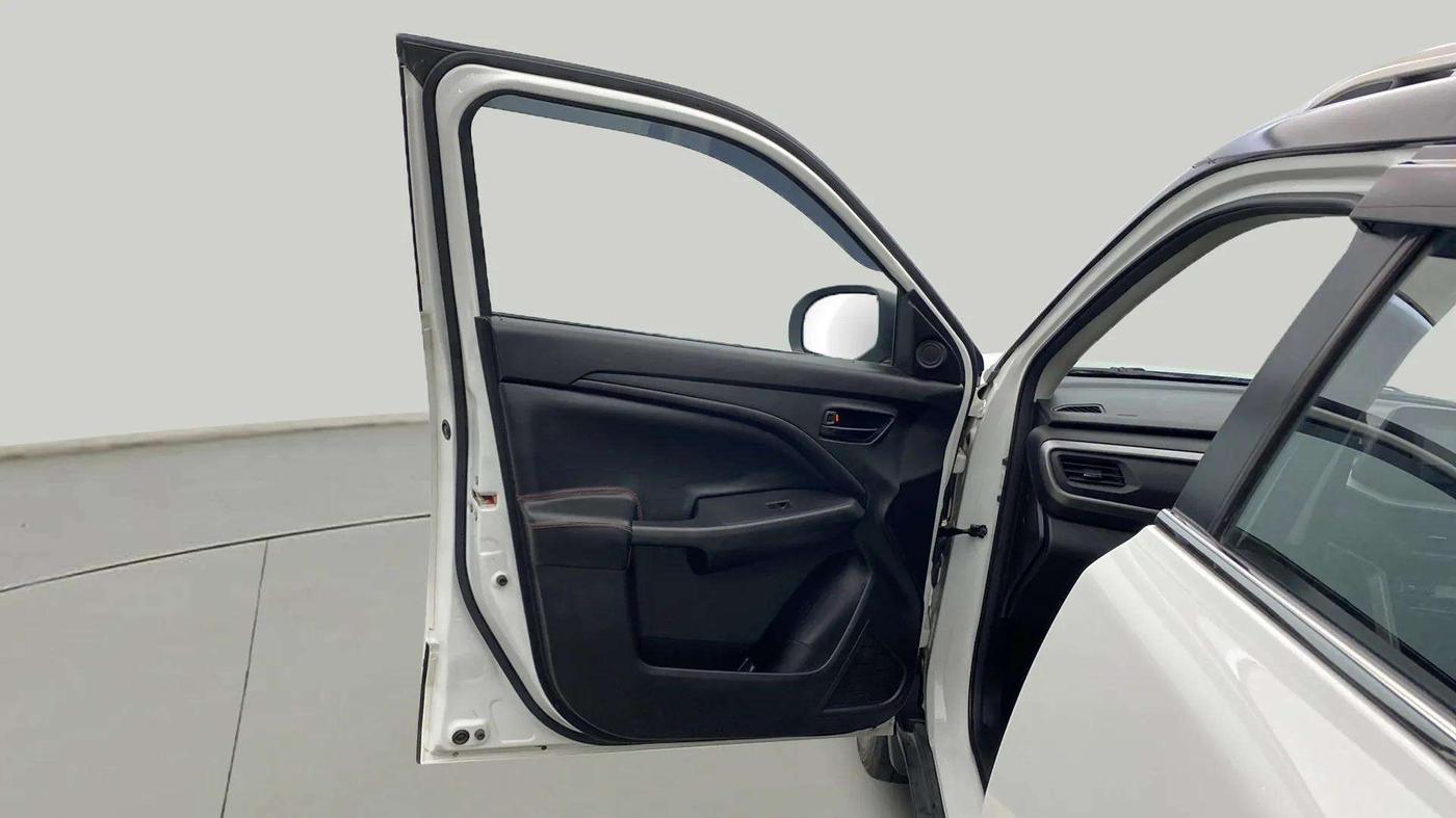 2023 Maruti BREZZA VXI SMART HYBRID, Petrol, Manual, 22,049 km, LHS Front Door