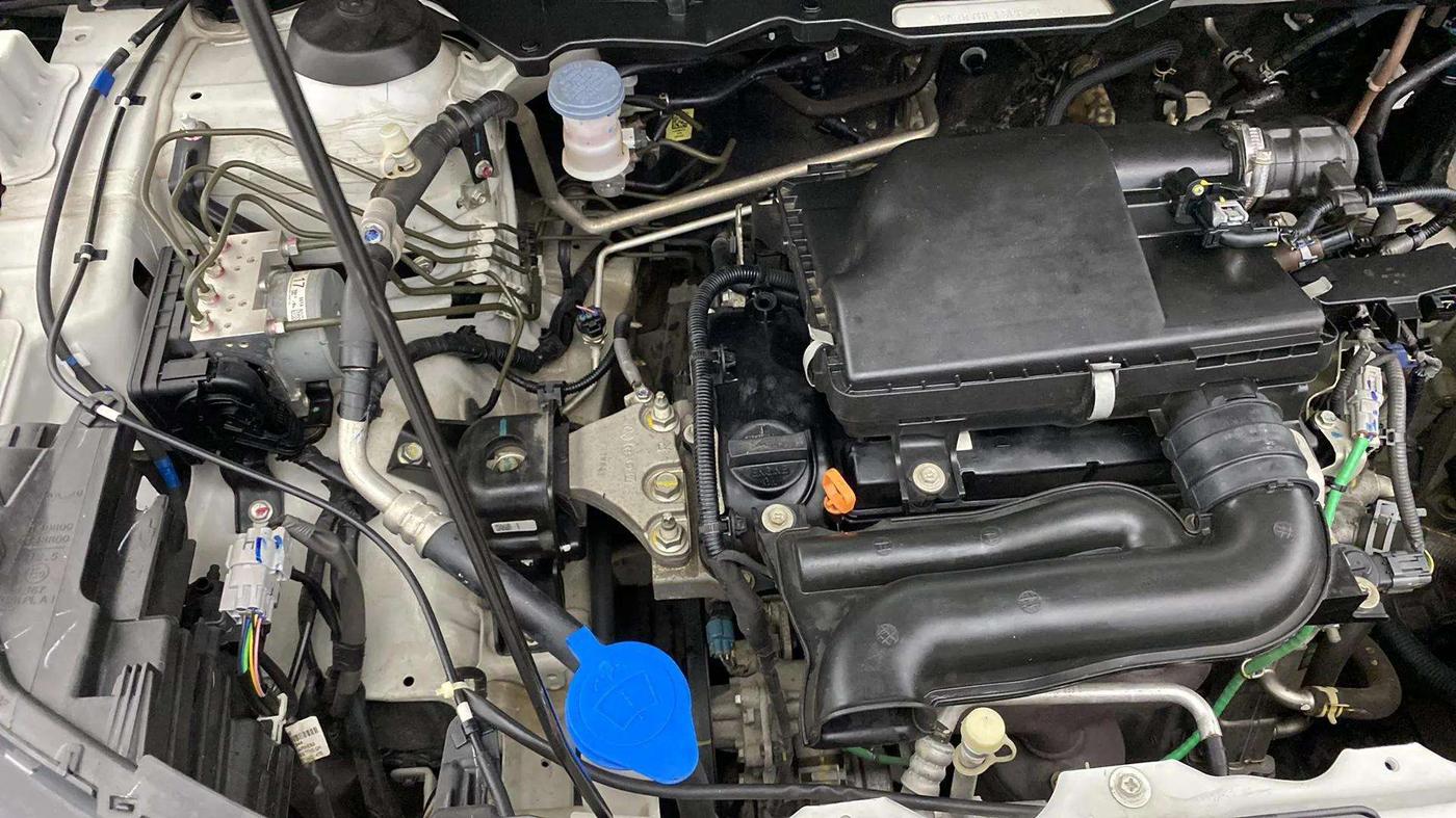 2023 Maruti BREZZA VXI SMART HYBRID, Petrol, Manual, 22,049 km, Engine View - Right