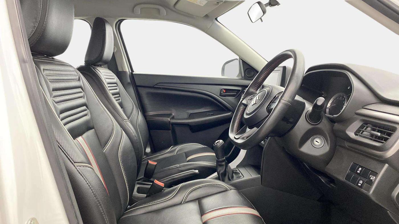 2023 Maruti BREZZA VXI SMART HYBRID, Petrol, Manual, 22,049 km, Right Side Front Door Cabin
