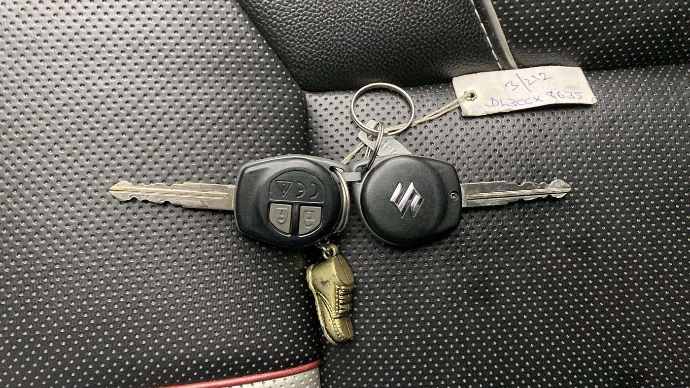 2023 Maruti BREZZA VXI SMART HYBRID, Petrol, Manual, 22,049 km, Key Close Up
