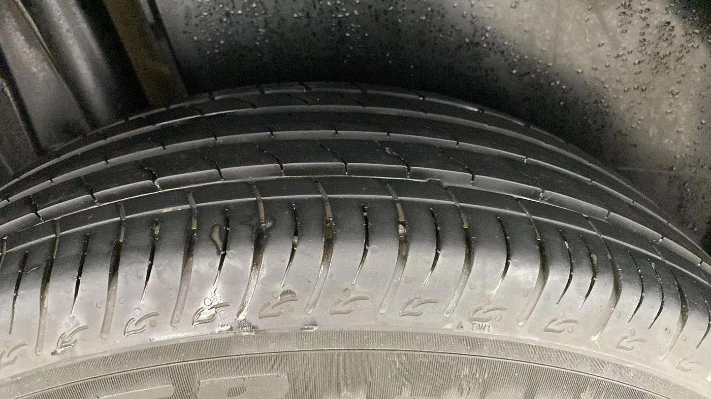 2023 Maruti BREZZA VXI SMART HYBRID, Petrol, Manual, 22,049 km, Right Rear Tyre Tread