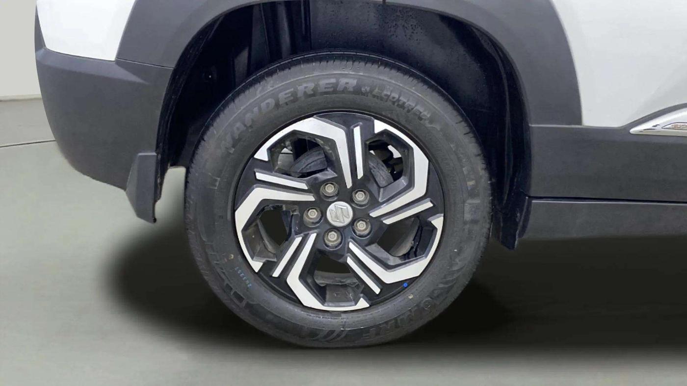 2023 Maruti BREZZA VXI SMART HYBRID, Petrol, Manual, 22,049 km, Right Rear Wheel