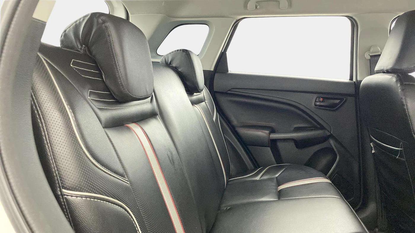 2023 Maruti BREZZA VXI SMART HYBRID, Petrol, Manual, 22,049 km, Right Side Rear Door Cabin