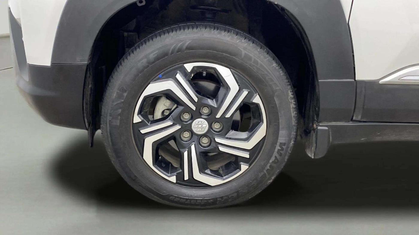 2023 Maruti BREZZA VXI SMART HYBRID, Petrol, Manual, 22,049 km, Left Front Wheel