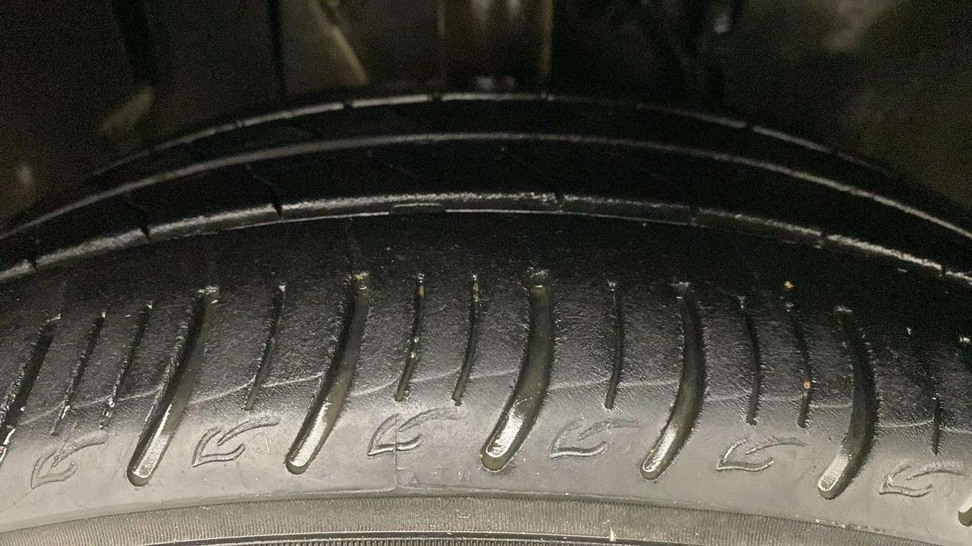 2022 Tata ALTROZ XZ PLUS PETROL DARK EDITION, Petrol, Manual, 24,900 km, Right Front Tyre Tread