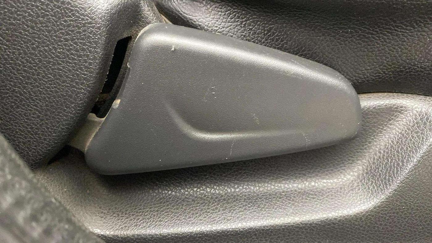 2015 Renault Kwid RXL, Petrol, Manual, 63,277 km, Driver Side Adjustment Panel