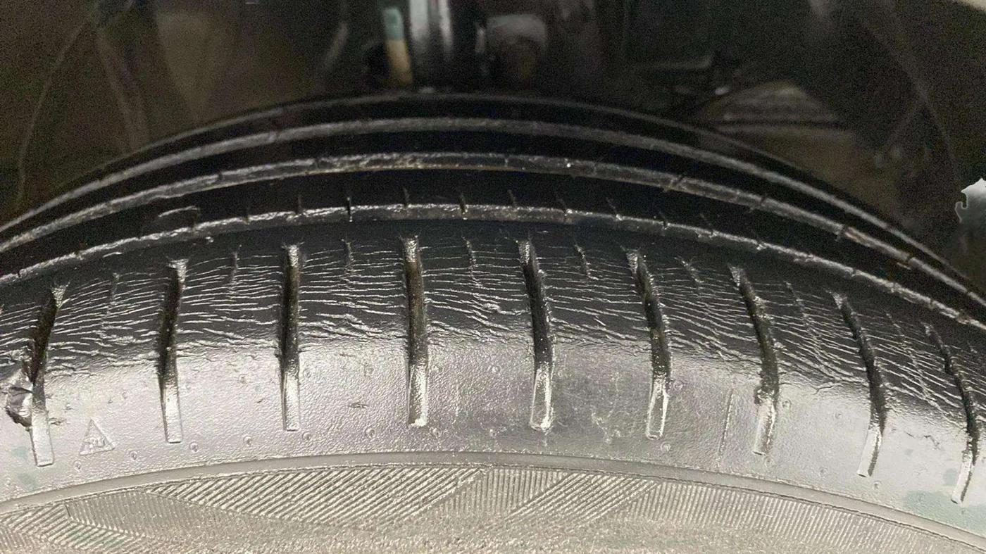 2020 Maruti Baleno ZETA PETROL 1.2, Petrol, Manual, 62,151 km, Right Front Tyre Tread