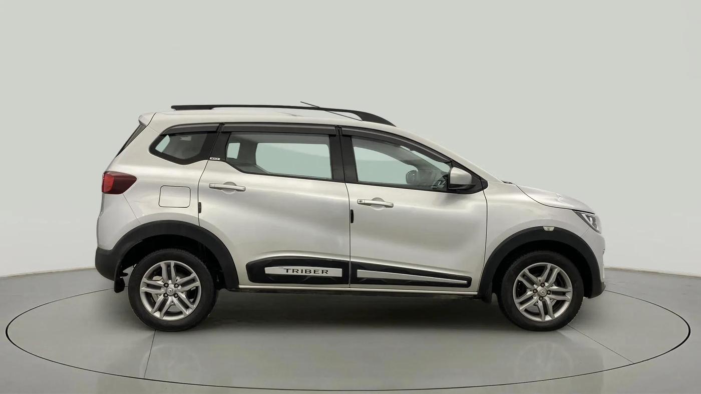 2020 Renault TRIBER RXZ, Petrol, Manual, 31,099 km, Right Side View