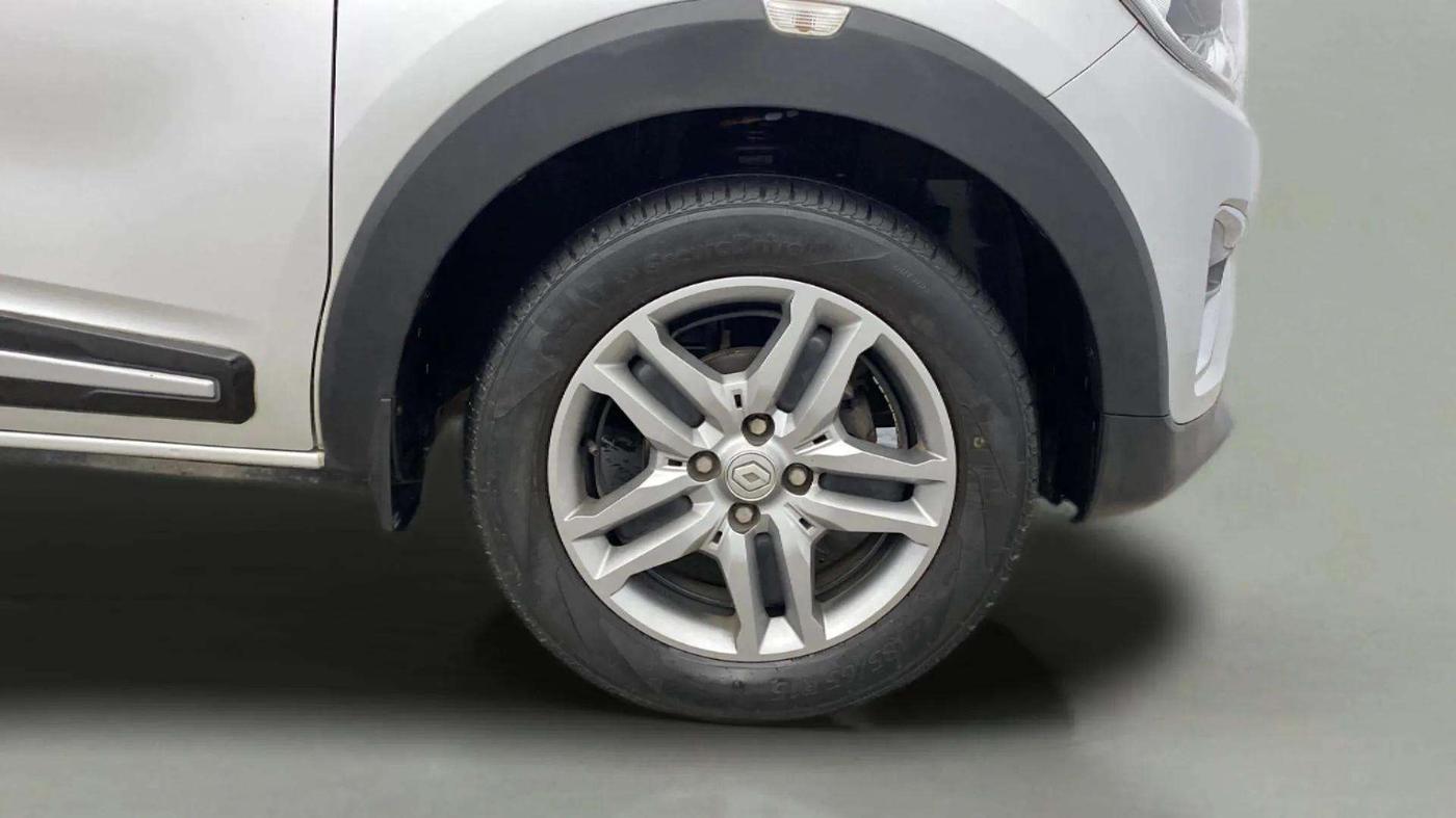 2020 Renault TRIBER RXZ, Petrol, Manual, 31,099 km, Right Front Wheel