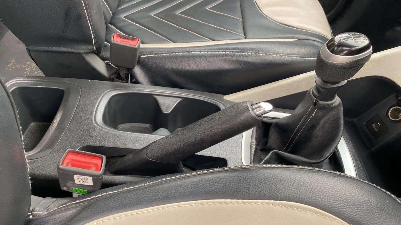 2021 Nissan MAGNITE XV MT, Petrol, Manual, 31,991 km, Gear Lever