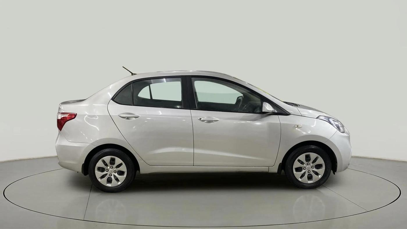 2018 Hyundai Xcent E+, Petrol, Manual, 54,119 km, Right Side View