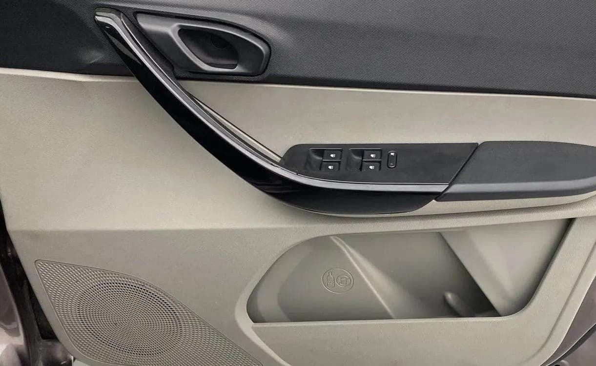 2017 Tata Tiago XM PETROL, Petrol, Manual, 61,169 km, Driver Side Door Panels Control