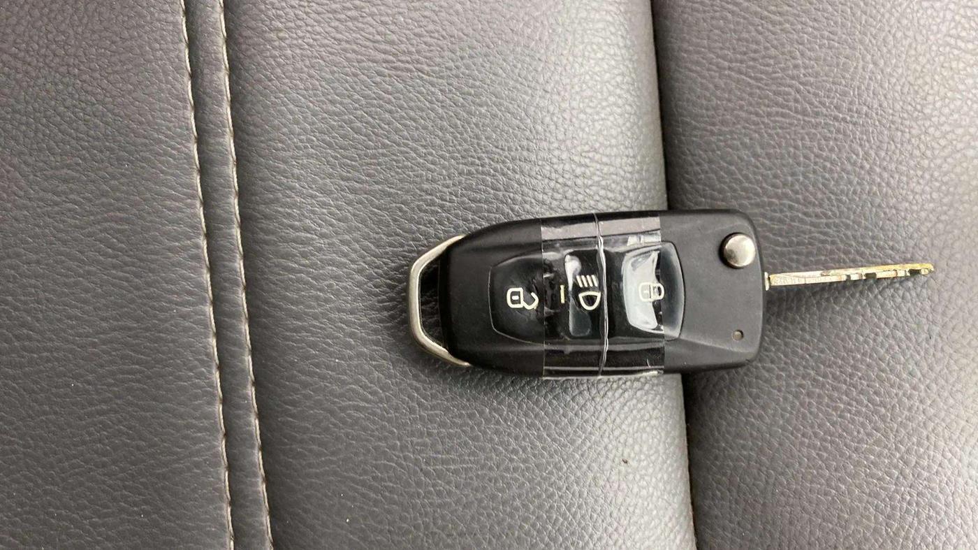 2017 Tata Tiago XM PETROL, Petrol, Manual, 61,169 km, Key Close Up