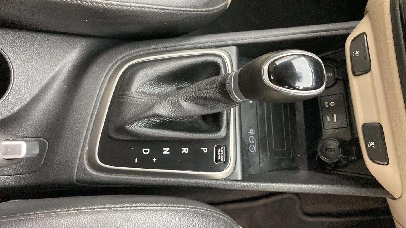 2019 Hyundai Verna 1.6 VTVT SX (O) AT, Petrol, Automatic, 22,208 km, Gear Lever