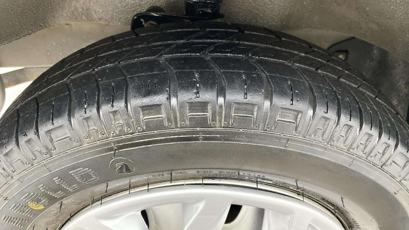 2018 Maruti Eeco 5 STR WITH A/C+HTR, Petrol, Manual, 19,443 km, Left Front Tyre Tread