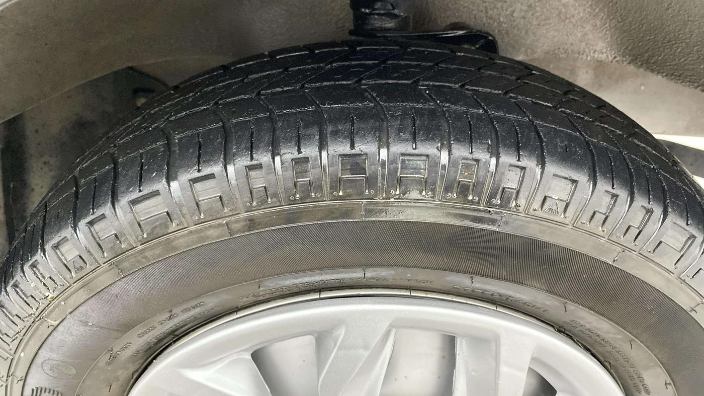 2018 Maruti Eeco 5 STR WITH A/C+HTR, Petrol, Manual, 19,443 km, Right Front Tyre Tread