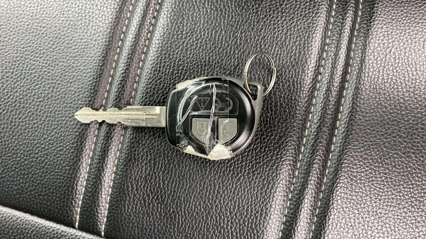 2023 Maruti BREZZA VXI SMART HYBRID, Petrol, Manual, 11,465 km, Key Close Up