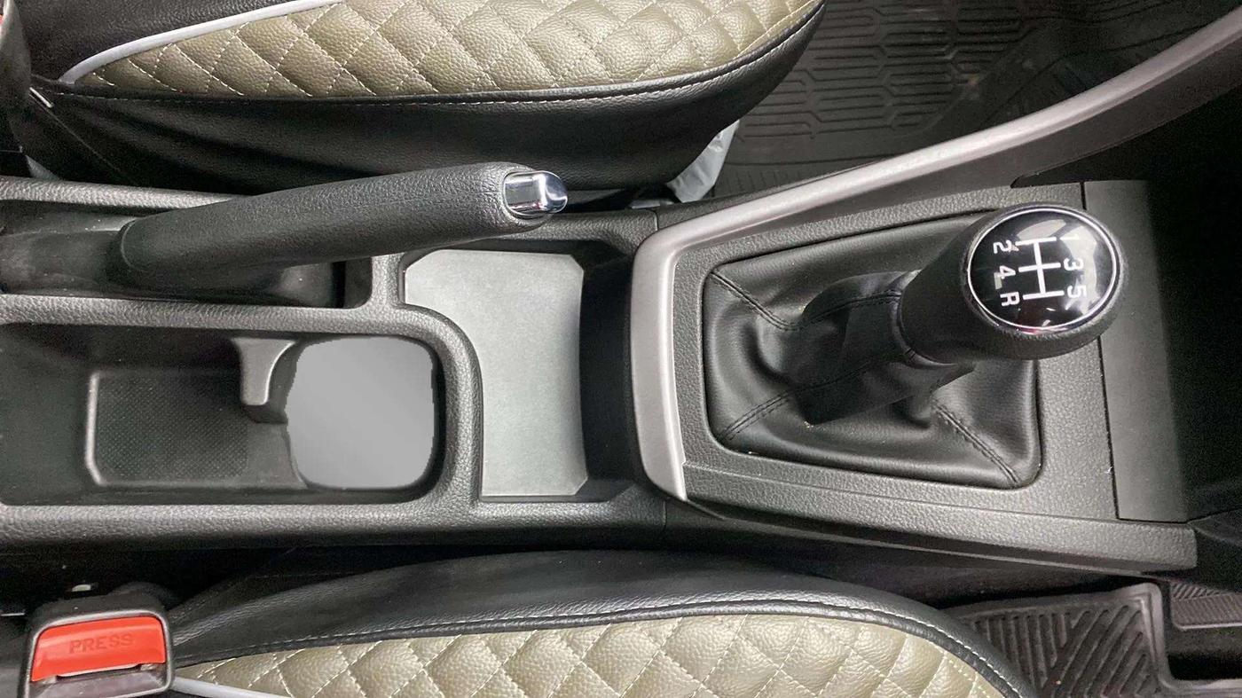 2023 Maruti BREZZA VXI SMART HYBRID, Petrol, Manual, 11,465 km, Gear Lever