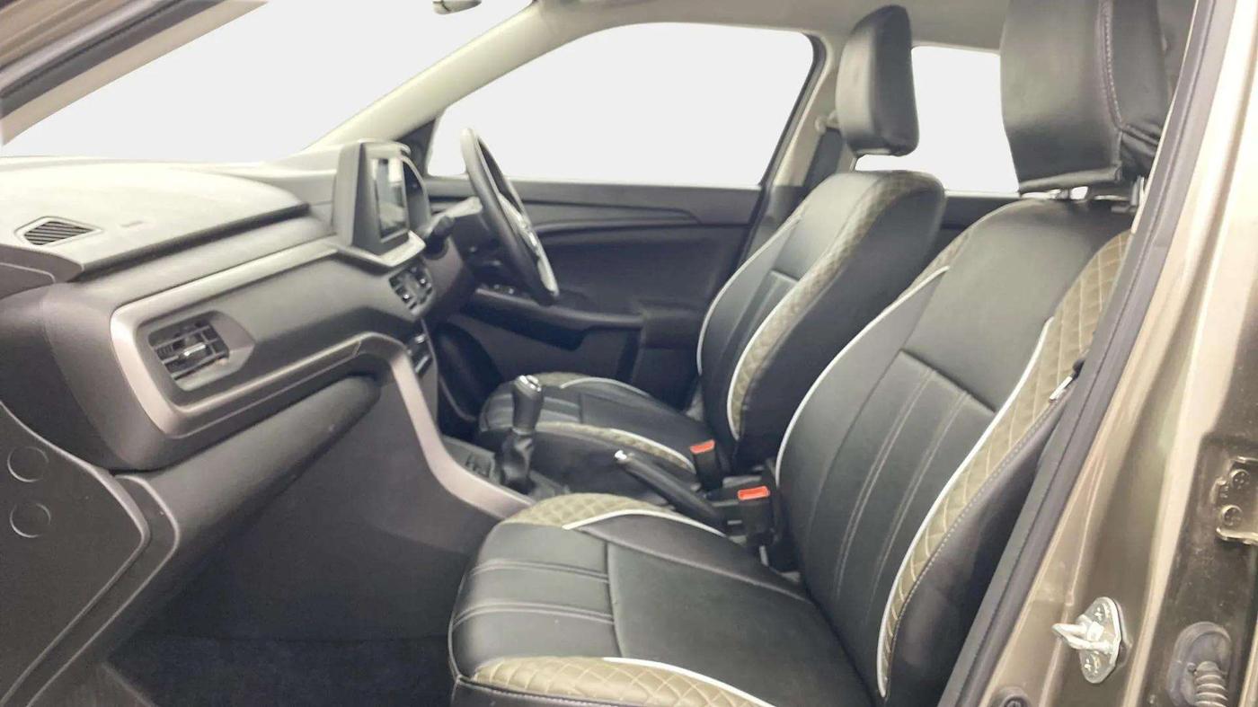 2023 Maruti BREZZA VXI SMART HYBRID, Petrol, Manual, 11,465 km, Right Side Front Door Cabin