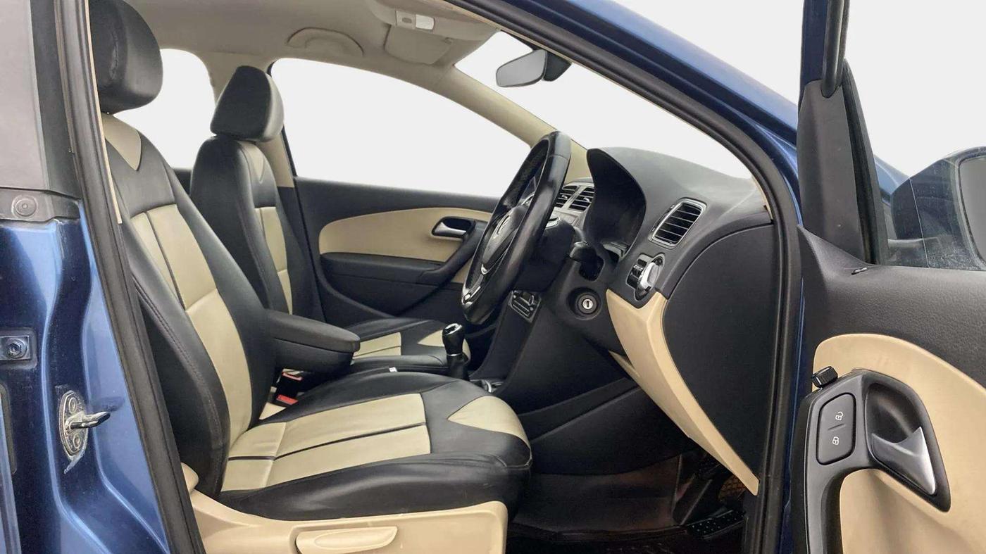 2016 Volkswagen Ameo HIGHLINE1.2L, Petrol, Manual, 51,309 km, Right Side Front Door Cabin