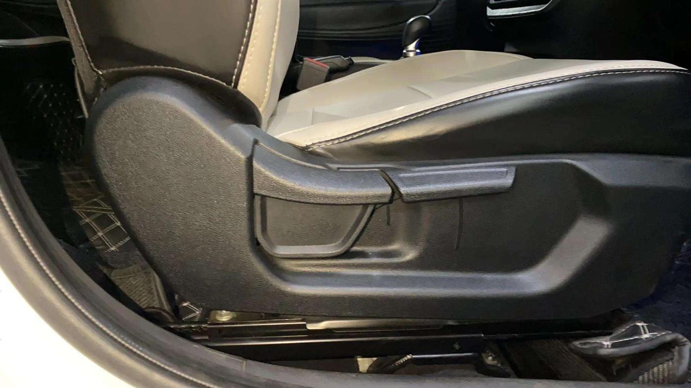 2022 Hyundai NEW I20 ASTA (O) 1.2 MT, Petrol, Manual, 6,072 km, Driver Side Adjustment Panel