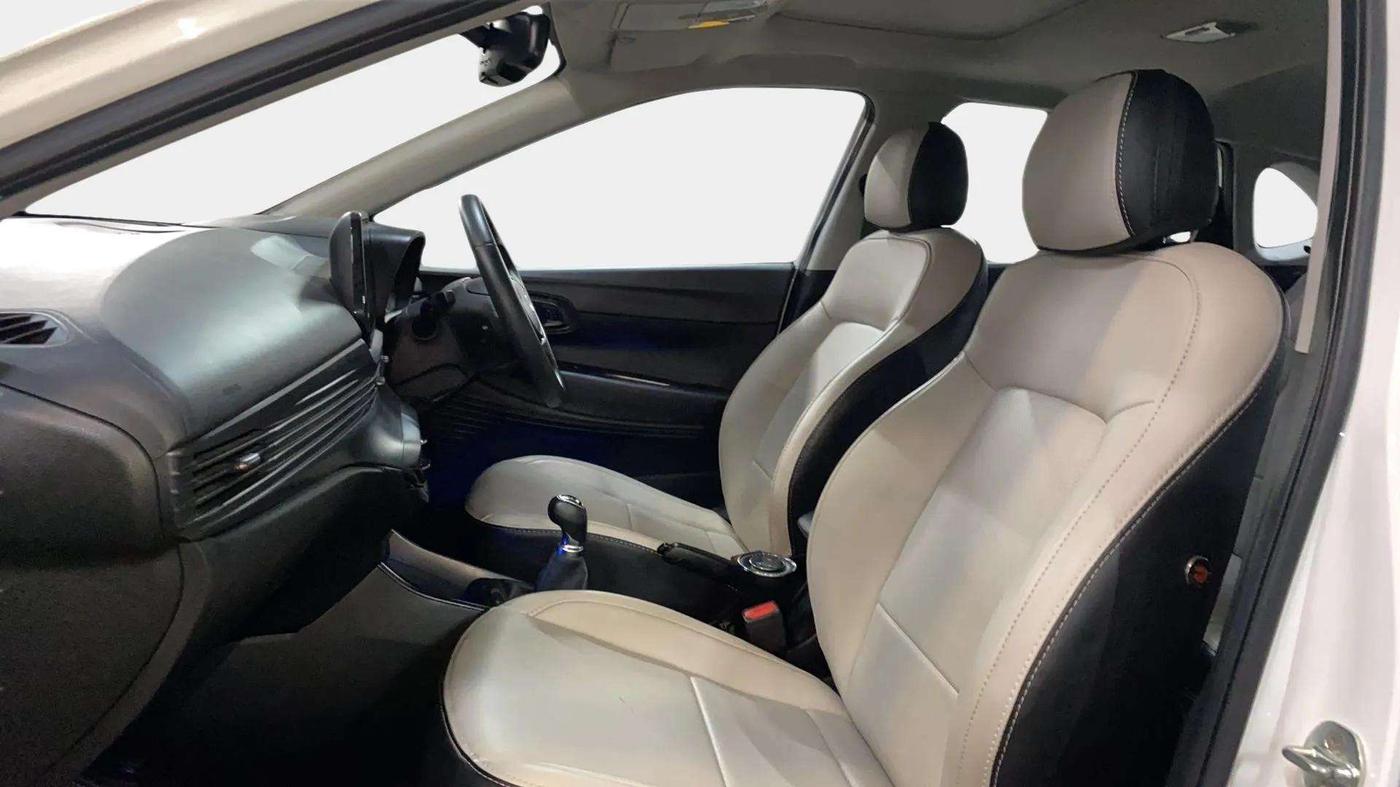 2022 Hyundai NEW I20 ASTA (O) 1.2 MT, Petrol, Manual, 6,072 km, Right Side Front Door Cabin