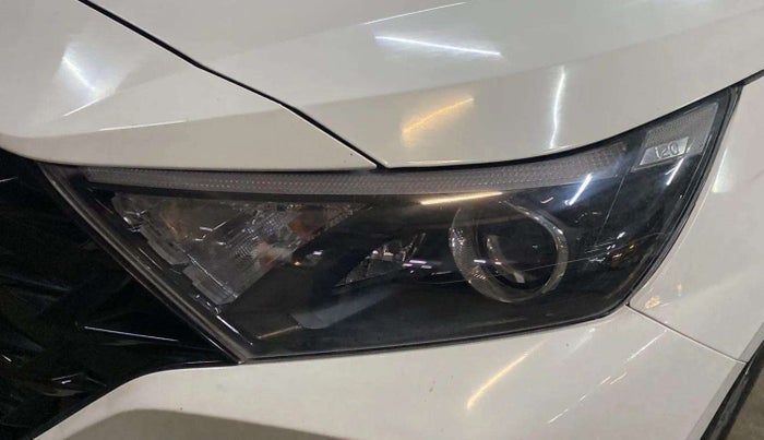 2022 Hyundai NEW I20 ASTA (O) 1.2 MT, Petrol, Manual, 6,044 km, Left headlight - Minor scratches