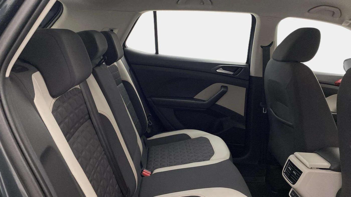 2021 Volkswagen TAIGUN GT 1.5 TSI MT, Petrol, Manual, 22,672 km, Right Side Rear Door Cabin