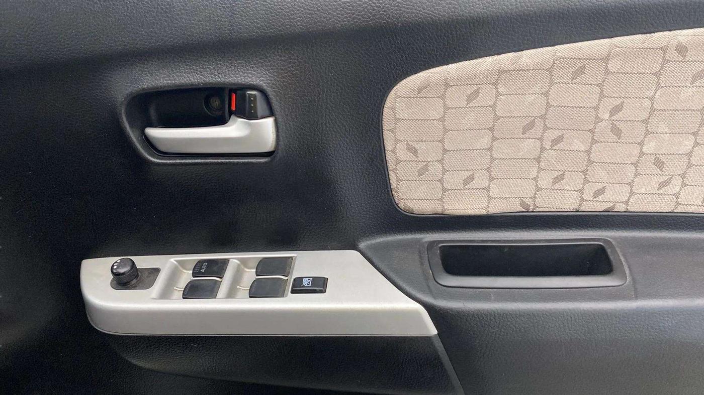 2014 Maruti Wagon R 1.0 VXI, Petrol, Manual, 36,113 km, Driver Side Door Panels Control