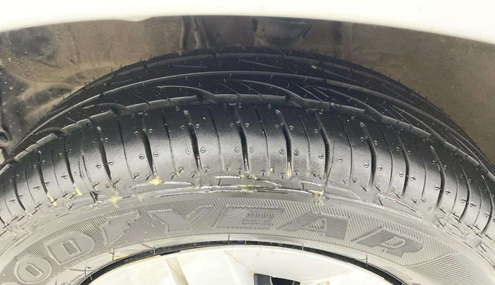 2019 Maruti Alto LXI, Petrol, Manual, 24,706 km, Left Front Tyre Tread