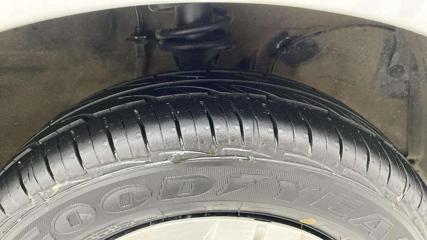 2019 Maruti Alto LXI, Petrol, Manual, 24,706 km, Right Front Tyre Tread