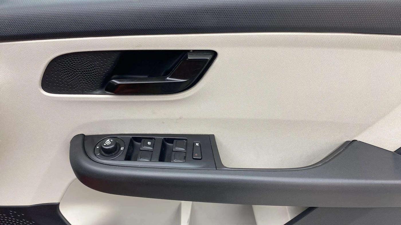 2021 Tata ALTROZ XT PETROL, Petrol, Manual, 43,070 km, Driver Side Door Panels Control