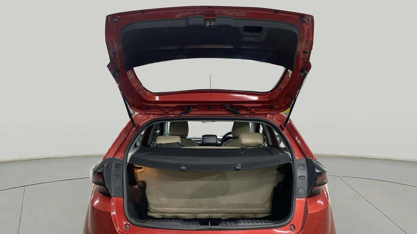 2020 Tata ALTROZ XZ PETROL, Petrol, Manual, 61,948 km, Boot Inside